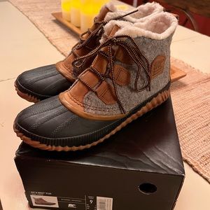 Sorel Womens Out N About Plus Waterproof Size 9